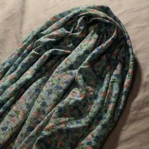 Hollister infinity scarf.